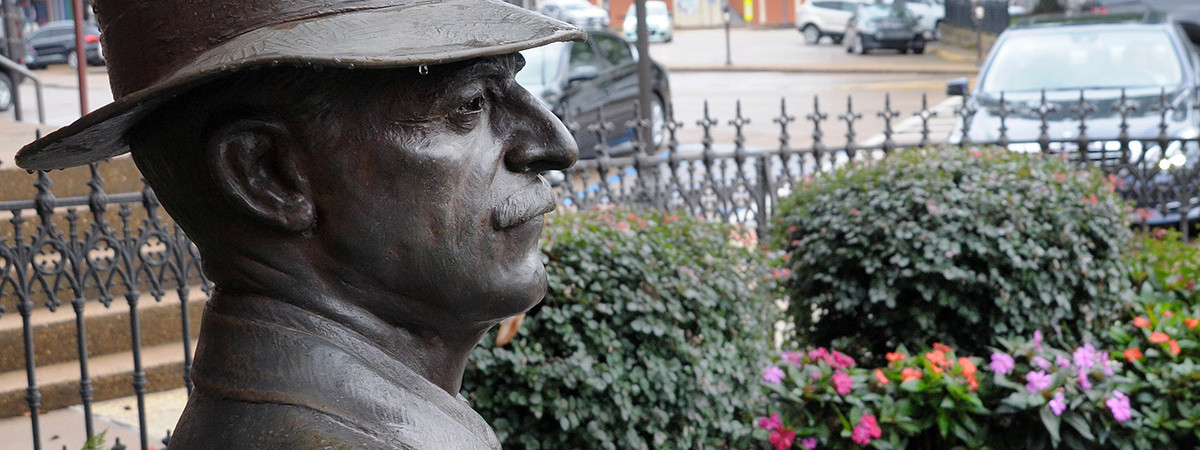Statue von William Faulkner in Oxford