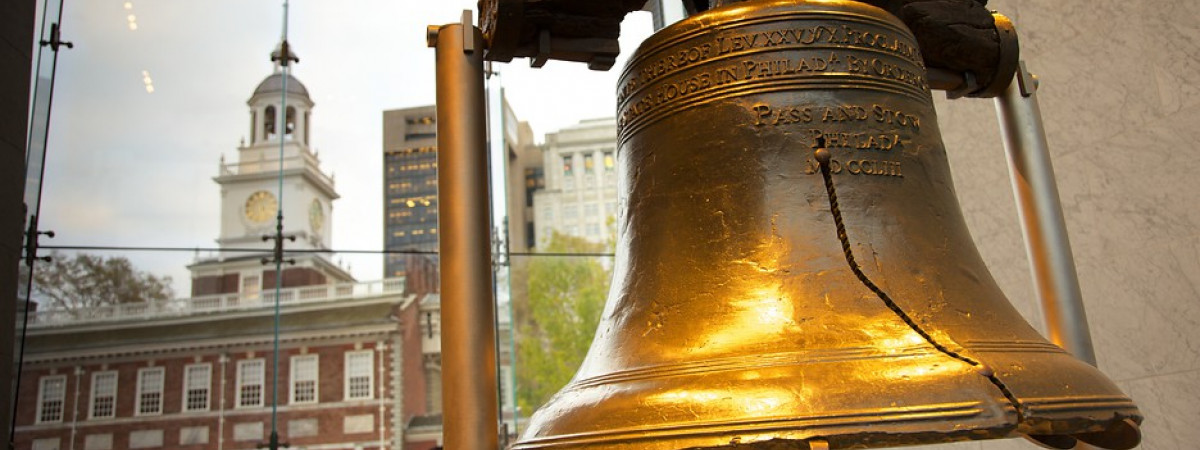 Liberty Bell im Liberty Bell Center vor der Independence Hall