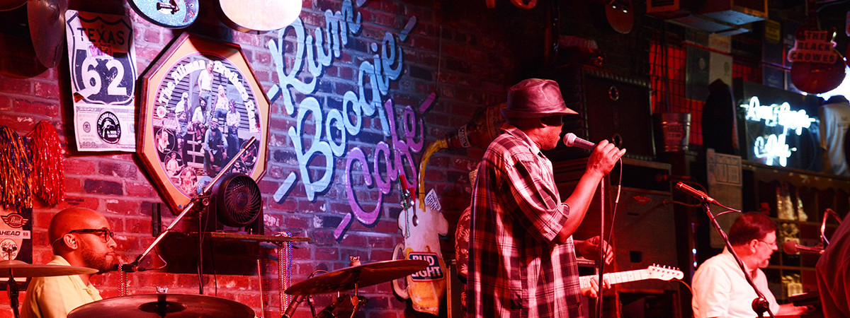 Blues-Musiker im Rum Boogie Cafe in Memphis