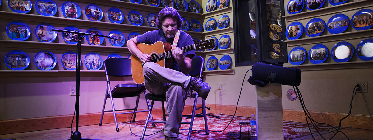 Musiker Bill Mize beim Blue Plate Special des Radiosenders WDVX in Knoxville