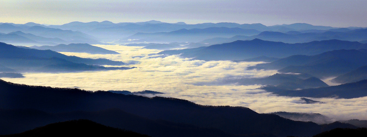 Die Smoky Mountains bei Sonnenaufgang, gesehen von der Newfound Gap.