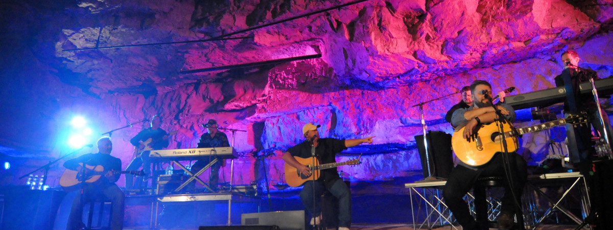 Live-Konzert in den Cumberland Caverns
