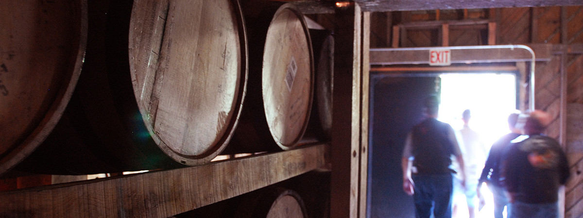 Fässer für die Whiskey-Reifung in der Jack Daniel's Distillery in Lynchburg